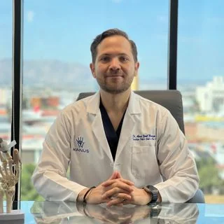 Foto de Dr. Ahmed Yamil Alejandro Manrique Torres, Ortopedia y Traumatología en Aguascalientes