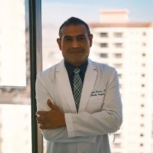 Foto de Dr. Alfredo Harris Dominguez, Cirugía Plástica y Reconstructiva en Tijuana