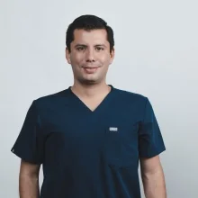 Foto de Dr. Carlos Illich Navarro, Cirugía Plástica y Reconstructiva en Tijuana