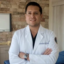 Foto de Dr. Edson Flores, Urología en Ensenada