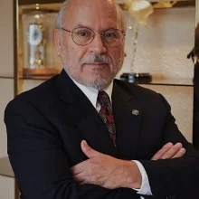 Foto de Dr. Luis Fernando Loustaunau Caballero, Cirugía Plástica y Reconstructiva en Tijuana