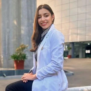 Dr. Valeria Yanez Salguero