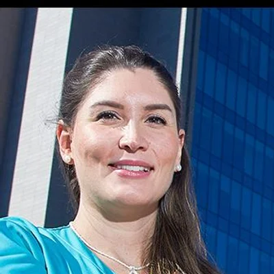 Foto de Dr. Alejandra Rueda Villa, Oftalmología en Juárez