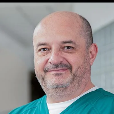 Foto de Dr. Julio Benjamín Zimbrón Manzanilla, Ortopedia y Traumatología en Juárez