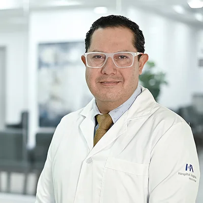 Foto de Dr. Salvador Ortega Cortés, Neurocirugía en Ciudad de México