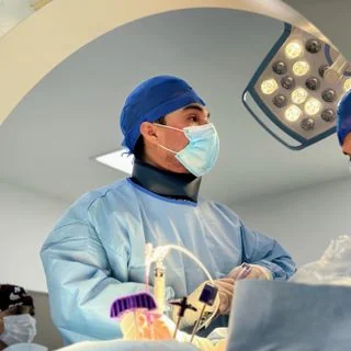 Foto de Dr. Bayron Pola, Ortopedia y Traumatología en Torreón