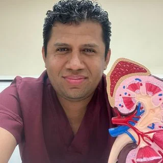 Foto de Dr. Oswald Moreno Valentin, Nefrología en Torreón