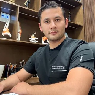 Foto de Dr. Edgardo Sánchez Duarte, Ortopedia y Traumatología en León