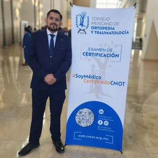 Foto de Dr. Alejandro Fabricio Perez Morales, Ortopedia y Traumatología en Guadalajara