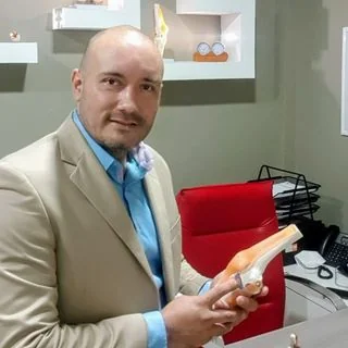 Foto de Dr. Fernando Zuñiga R., Ortopedia y Traumatología en Guadalajara
