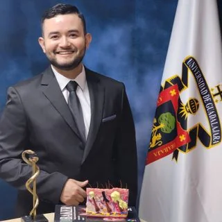 Foto de Dr. Julio Cesar De La Torre Reyes, Dermatología en Guadalajara