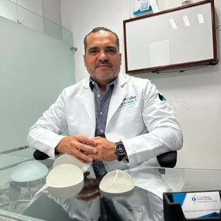 Foto de Dr. Luis Alberto Lozano Gonzalez, Cirugía Plástica y Reconstructiva en Guadalajara