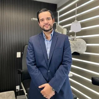 Foto de Dr. Ernesto Márquez Cardona, Oftalmología en Tepic