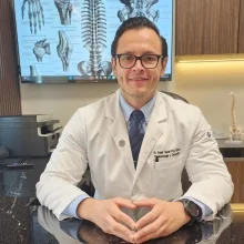 Foto de Dr. Angel Oscar Paz, Ortopedia y Traumatología en Monterrey