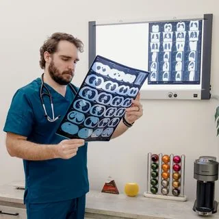 Foto de Dr. Andrés Ferrer Durá, Neumología en Tampico
