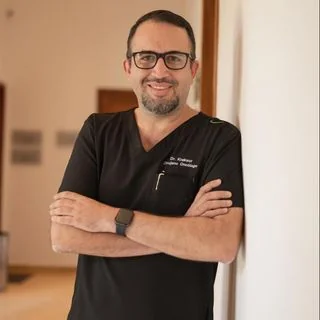 Dr. Franco Krakaur García