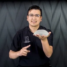 Foto de Dr. Salvador Garcia Valenzuela, Cirugía Plástica y Reconstructiva en Zapopan