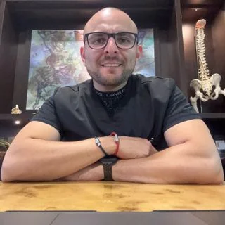 Foto de Dr. Hirepan Azaid León Oliver, Ortopedia y Traumatología en Puebla