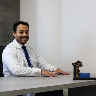 Foto de Dr. Erik León, Ortopedia y Traumatología en Querétaro