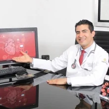 Foto de Dr. Esaú González García, Cardiología en Querétaro