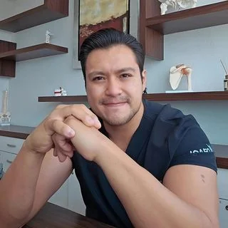 Foto de Dr. Noé Saavedra Islas, Ortopedia y Traumatología en Querétaro