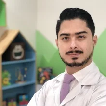 Foto de Dr. Oscar Santiago Larrea Larracoechea, Pediatría en Querétaro