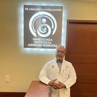 Foto de Dr. Armando Antonio López Santos, Ginecología y Obstetricia en Cancún