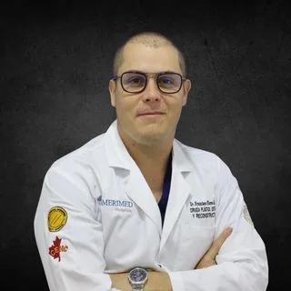 Foto de Dr. Francisco Flores Judez 4, Cirugía Plástica y Reconstructiva en Cancún