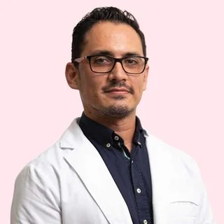 Foto de Dr. Mario Enrique Cardona Osuna, Ginecología y Obstetricia en Cancún