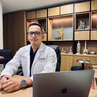 Foto de Dr. Víctor Calao, Cirugía General en Cancún