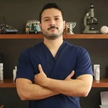 Foto de Dr. Uriel Villela Segura, Dermatología en San Luis Potosí