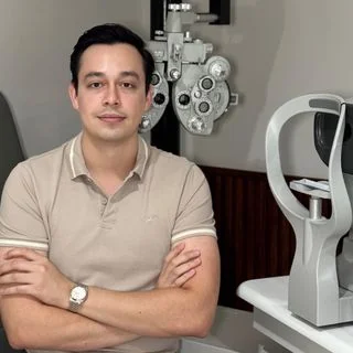 Foto de Dr. Carlos Alberto Lomelí Chong, Oftalmología en Culiacán