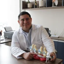 Foto de Dr. Adrián Guillermo Chan Cisneros, Ortopedia y Traumatología en Mérida