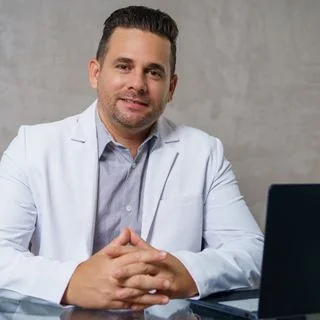 Foto de Dr. Ronner González Cano, Ortopedia y Traumatología en Mérida